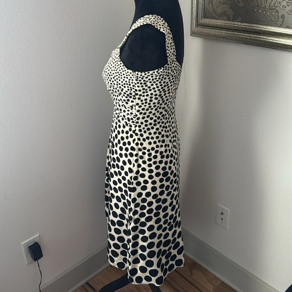 Ann Taylor ivory black polka dot sleeveless‎ 100% silk mid length dress Sz 0 - Picture 2 of 7